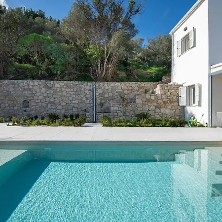 Mareli - Beachside With Heated Pool Almirida