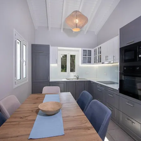 Mareli - Beachside With Heated Pool Almirida