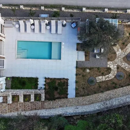 Mareli - Beachside With Heated Pool Holiday home *