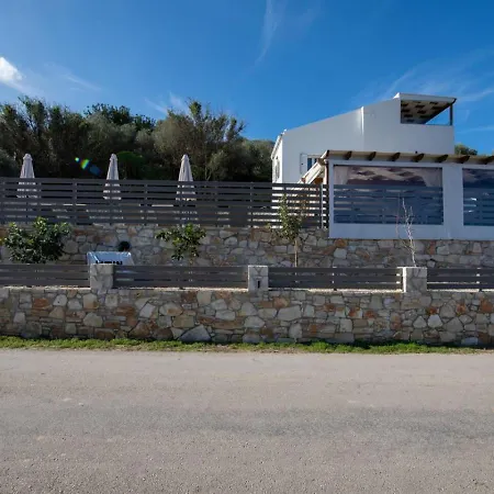 Mareli - Beachside With Heated Pool Holiday home