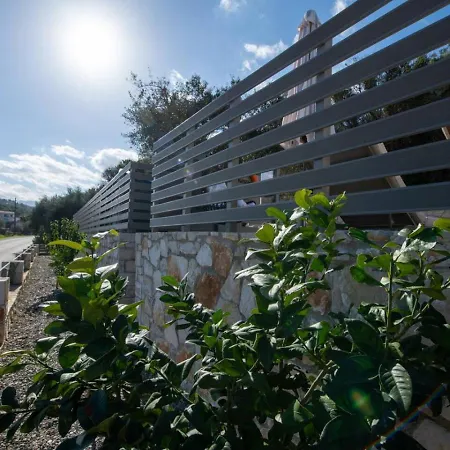Mareli - Beachside With Heated Pool Holiday home
