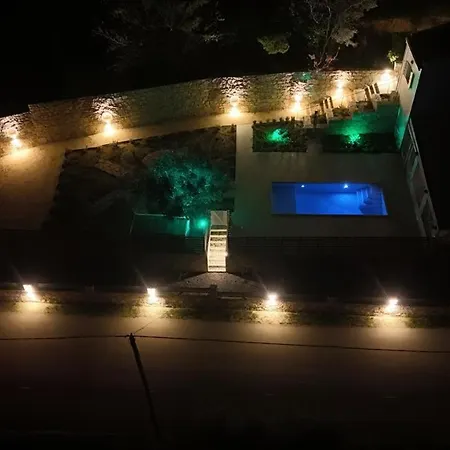 Mareli - Beachside With Heated Pool