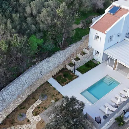 Hébergement de vacances Mareli - Beachside With Heated Pool *