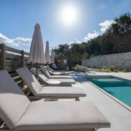 Mareli - Beachside With Heated Pool Almirida