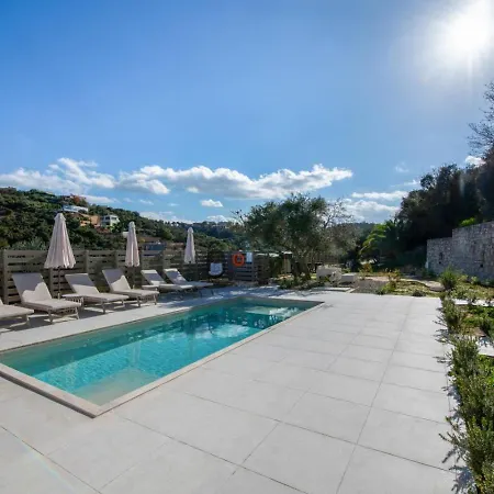 Mareli - Beachside With Heated Pool