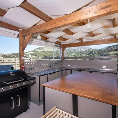 Mareli - Beachside With Heated Pool Hébergement de vacances