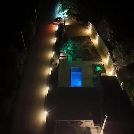 Mareli - Beachside With Heated Pool *